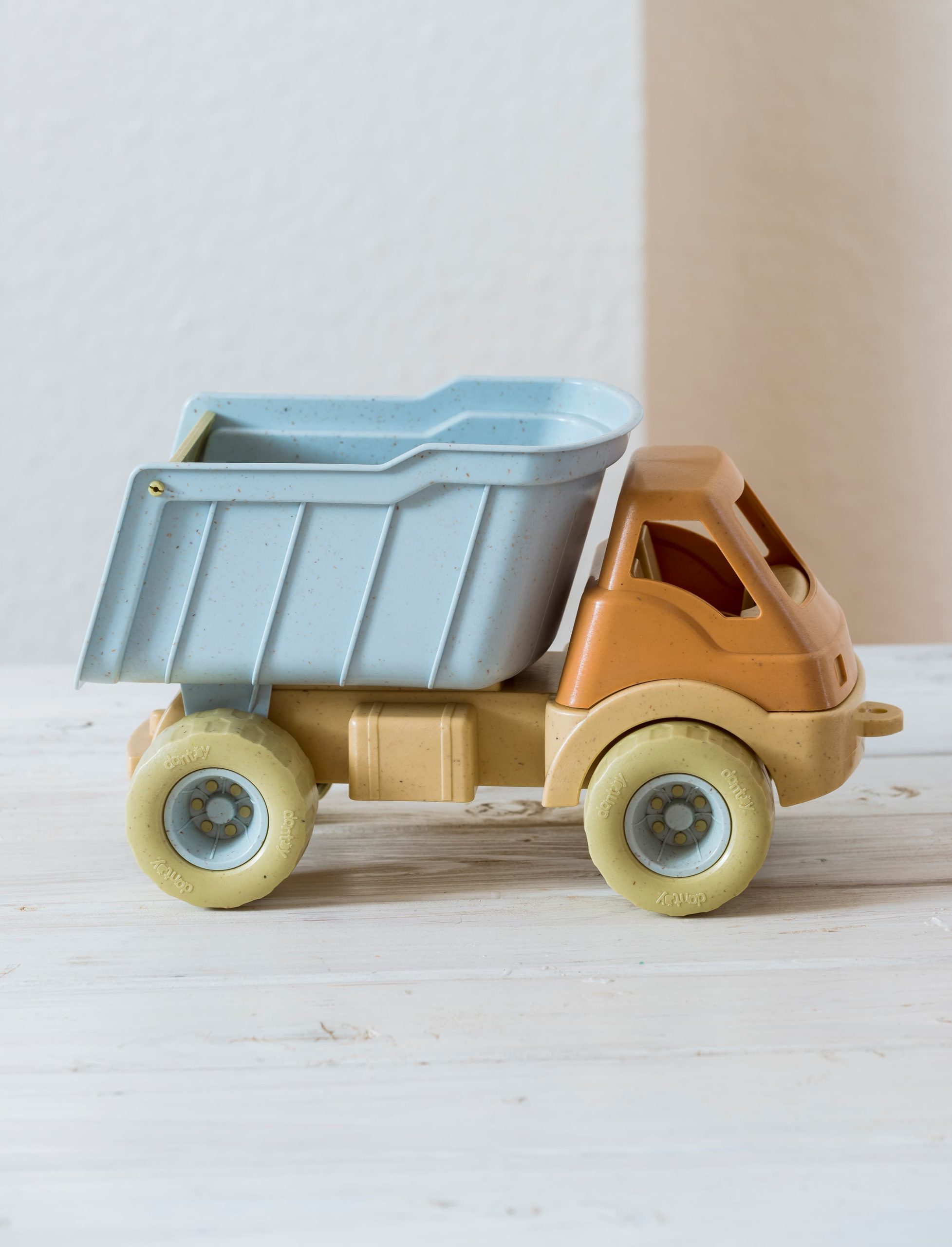 Camion benne en bioplastique – Image 2