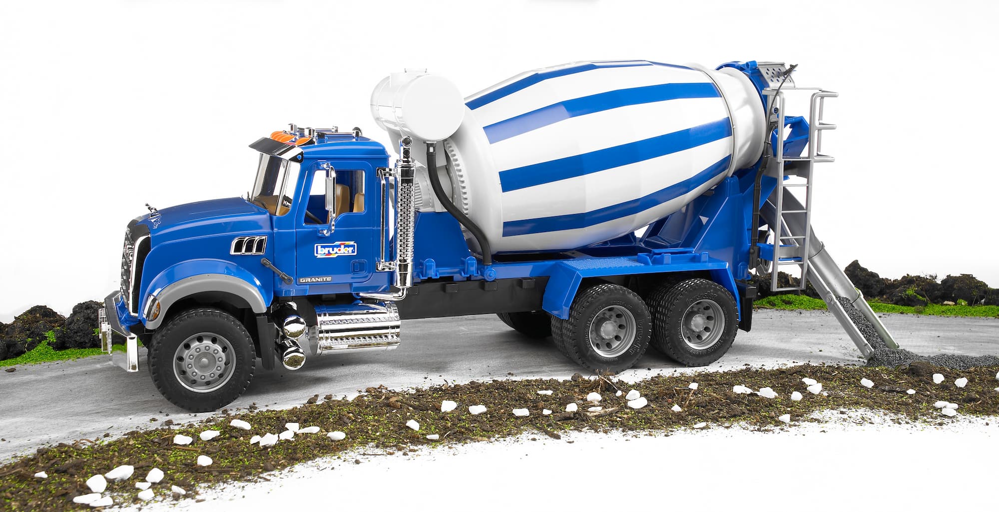 camion toupie à béton mack