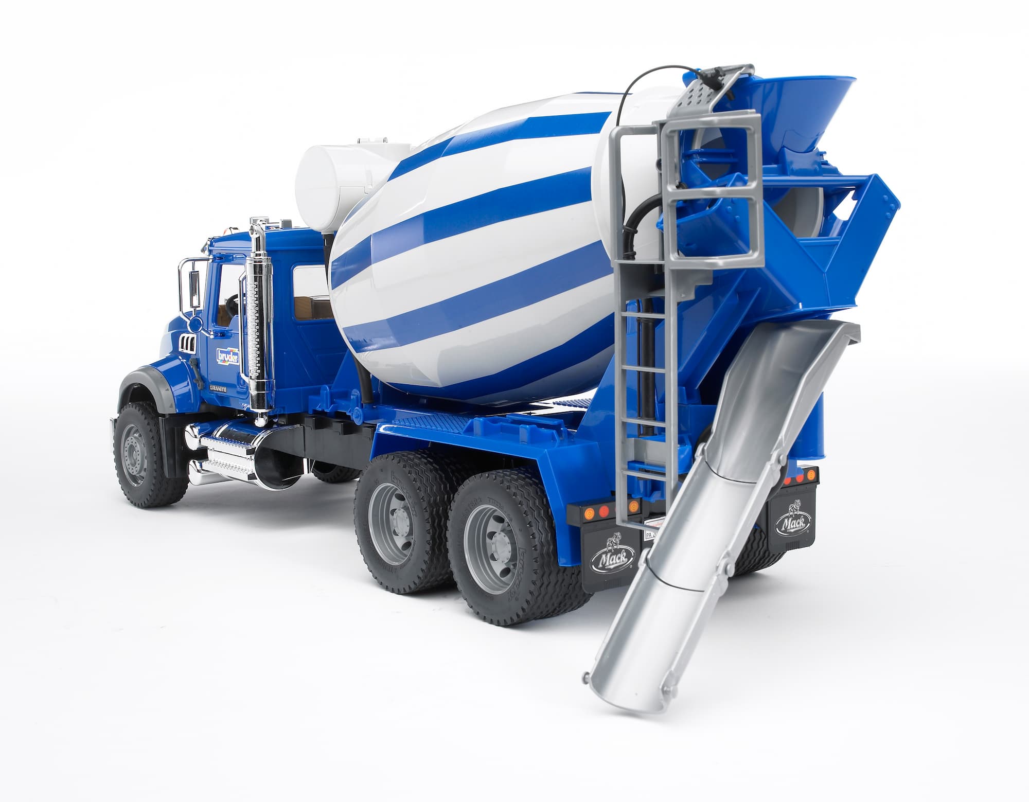 camion toupie à béton mack