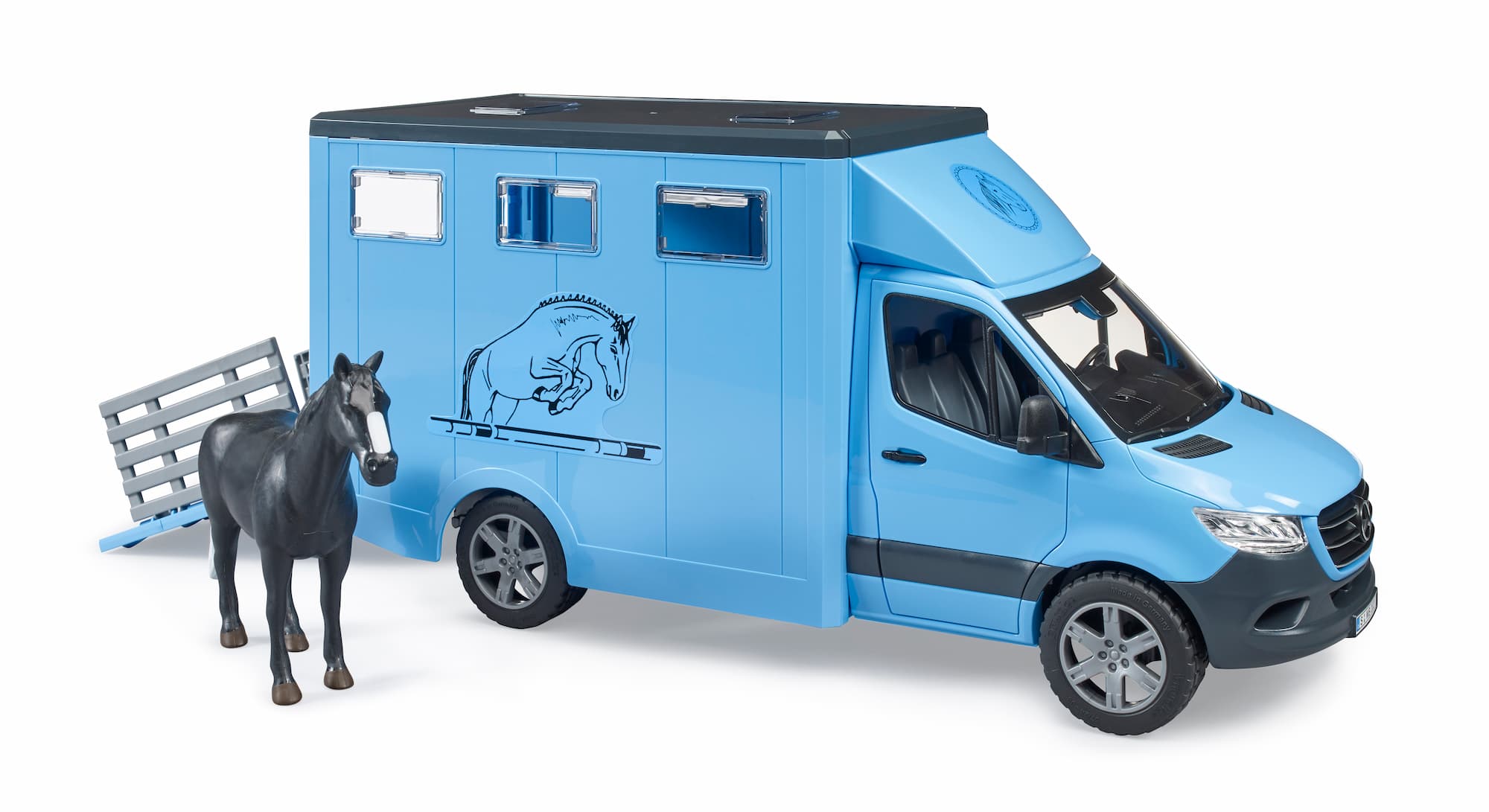 camion transport d'animaux mercedes benz avec son cheval