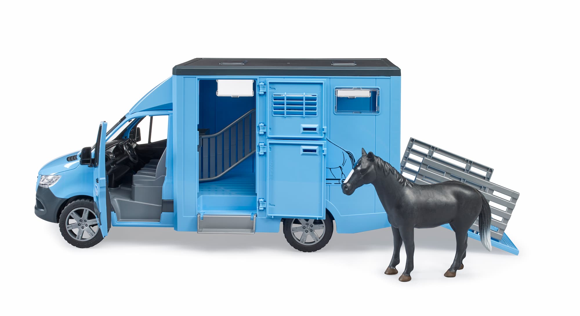 camion transport d'animaux mercedes benz avec son cheval