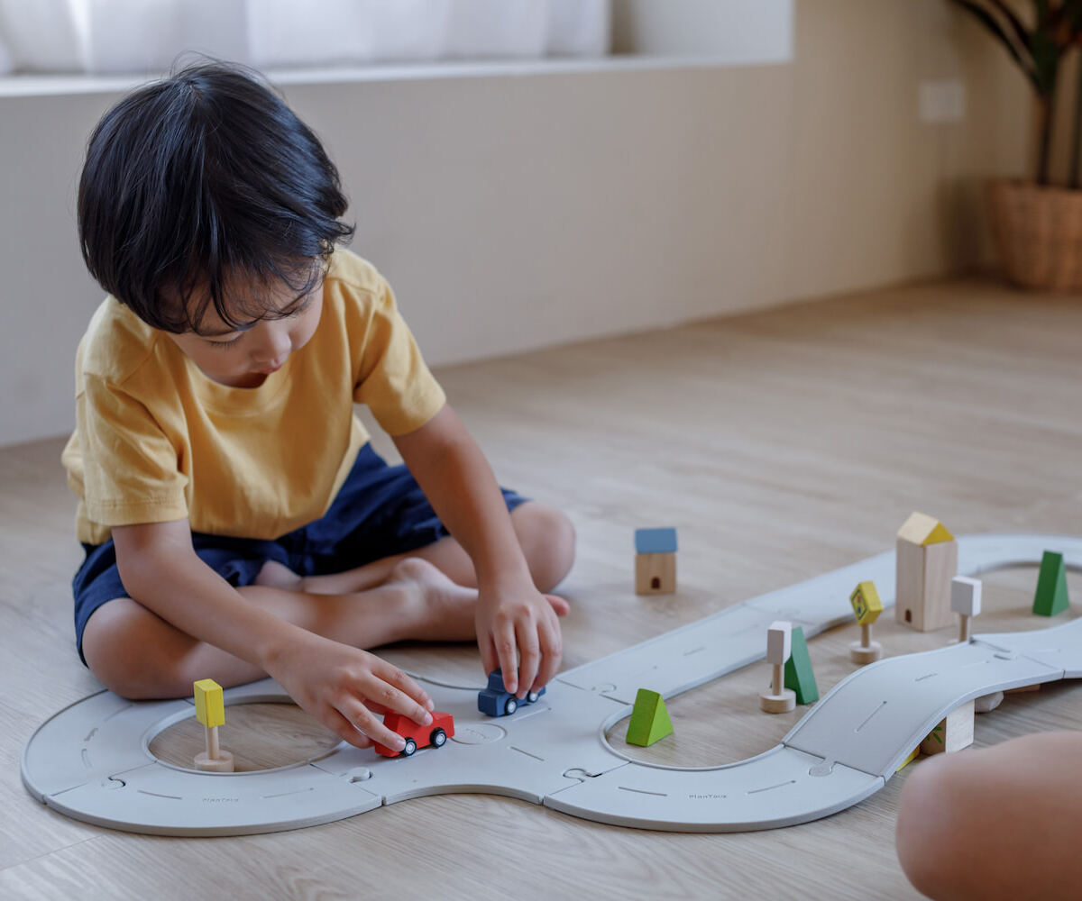circuit reversible train et voiture en caoutchouc naturel