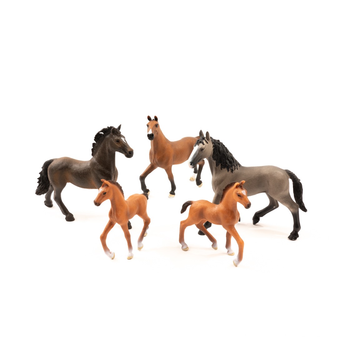 lot de 5 figurines chevaux
